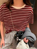 T-Shirt Listrada EasyStyle – Conforto e Leveza em Cada Look