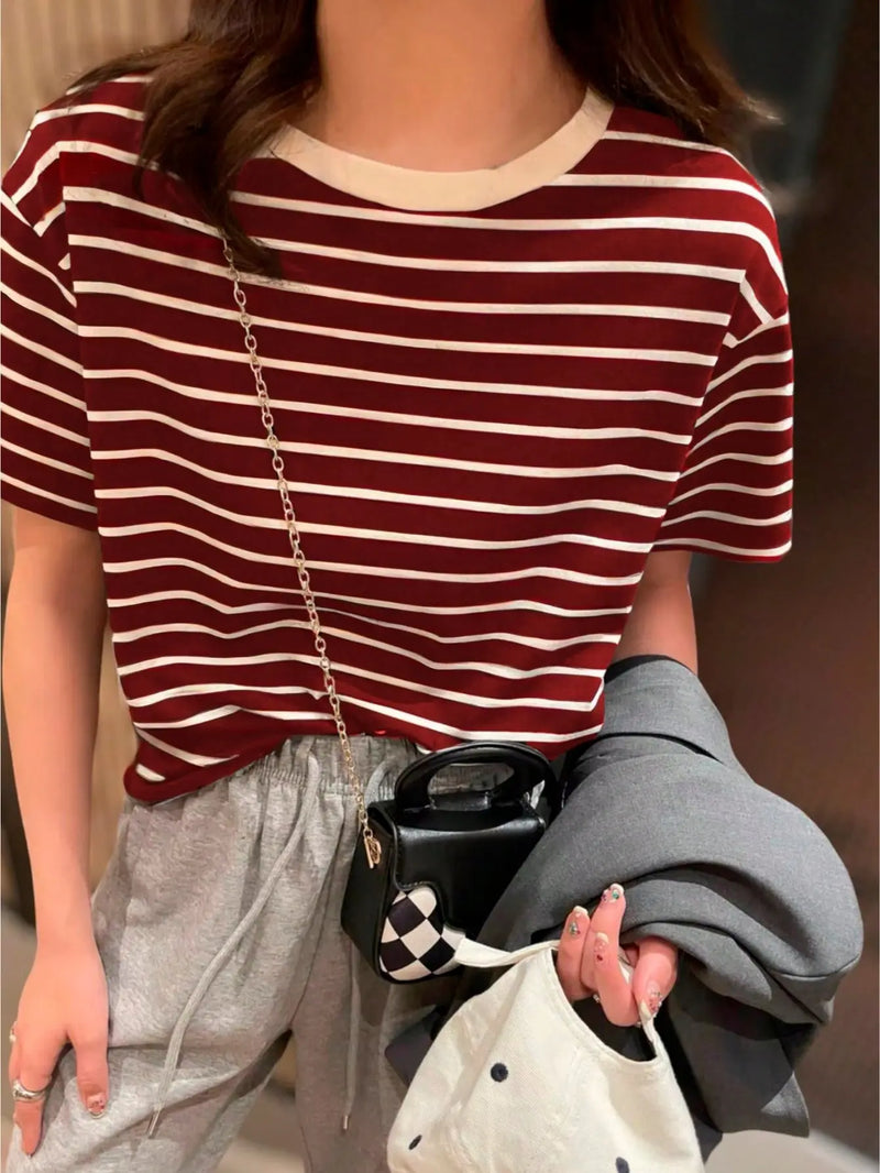 T-Shirt Listrada EasyStyle – Conforto e Leveza em Cada Look