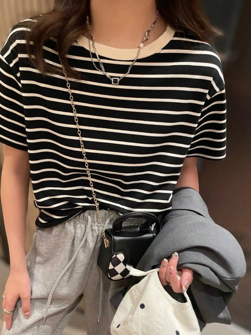 T-Shirt Listrada EasyStyle – Conforto e Leveza em Cada Look