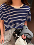 T-Shirt Listrada EasyStyle – Conforto e Leveza em Cada Look