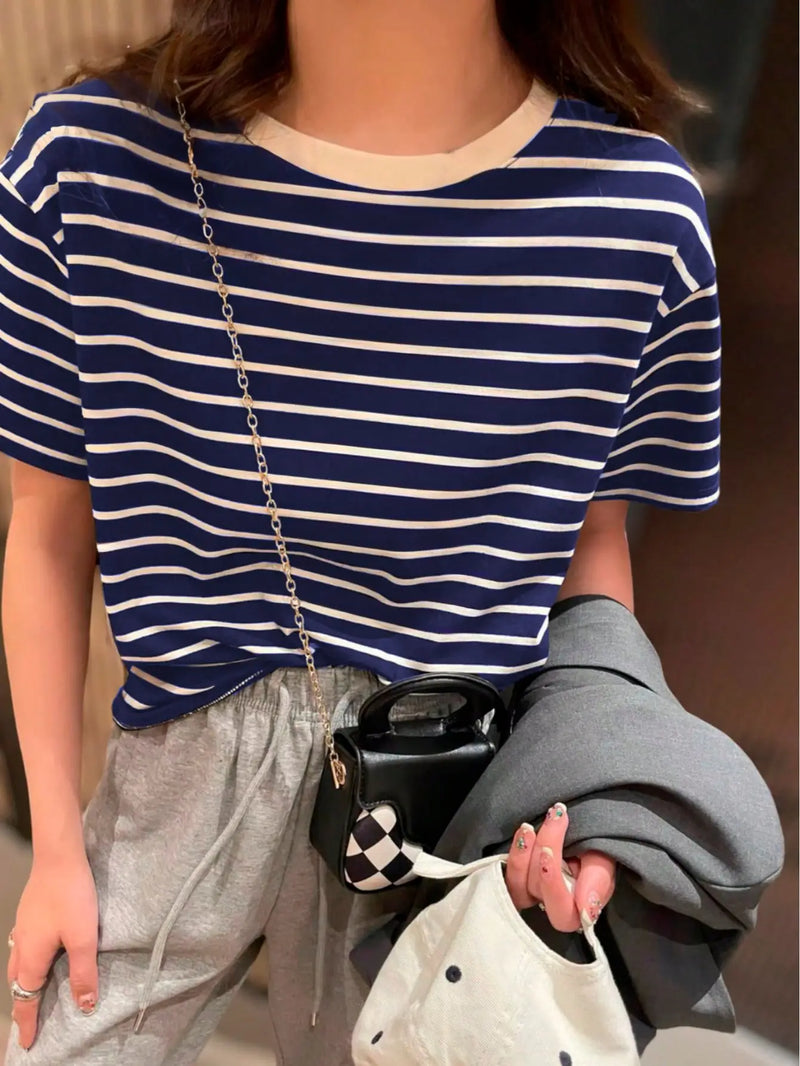 T-Shirt Listrada EasyStyle – Conforto e Leveza em Cada Look