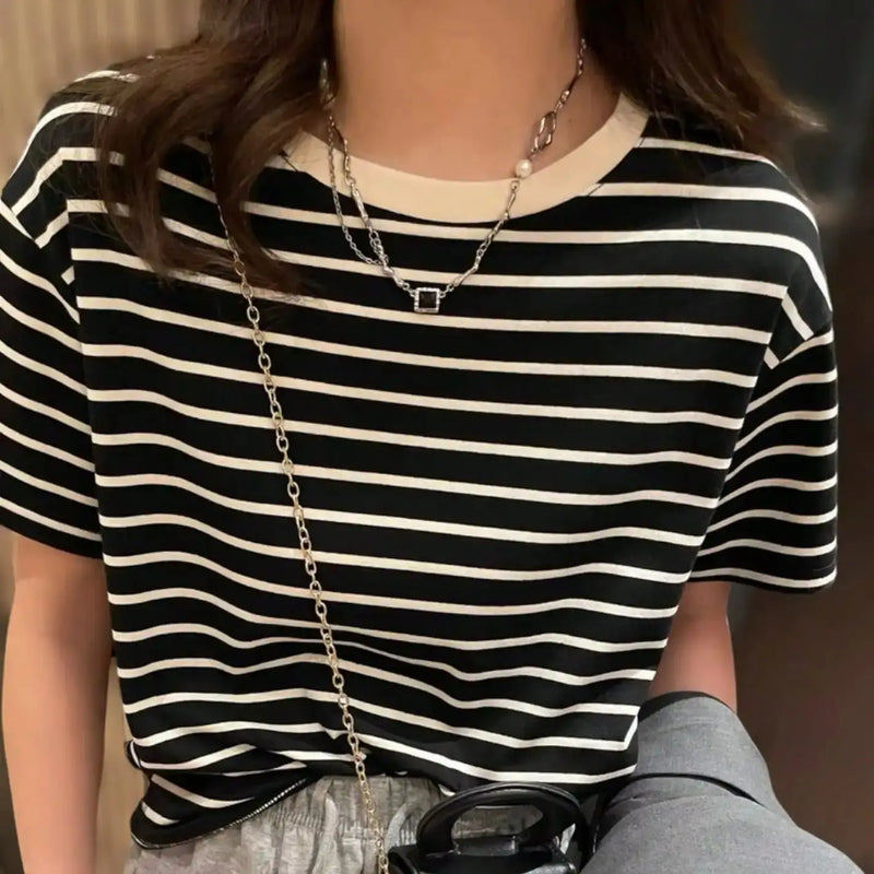 T-Shirt Listrada EasyStyle – Conforto e Leveza em Cada Look